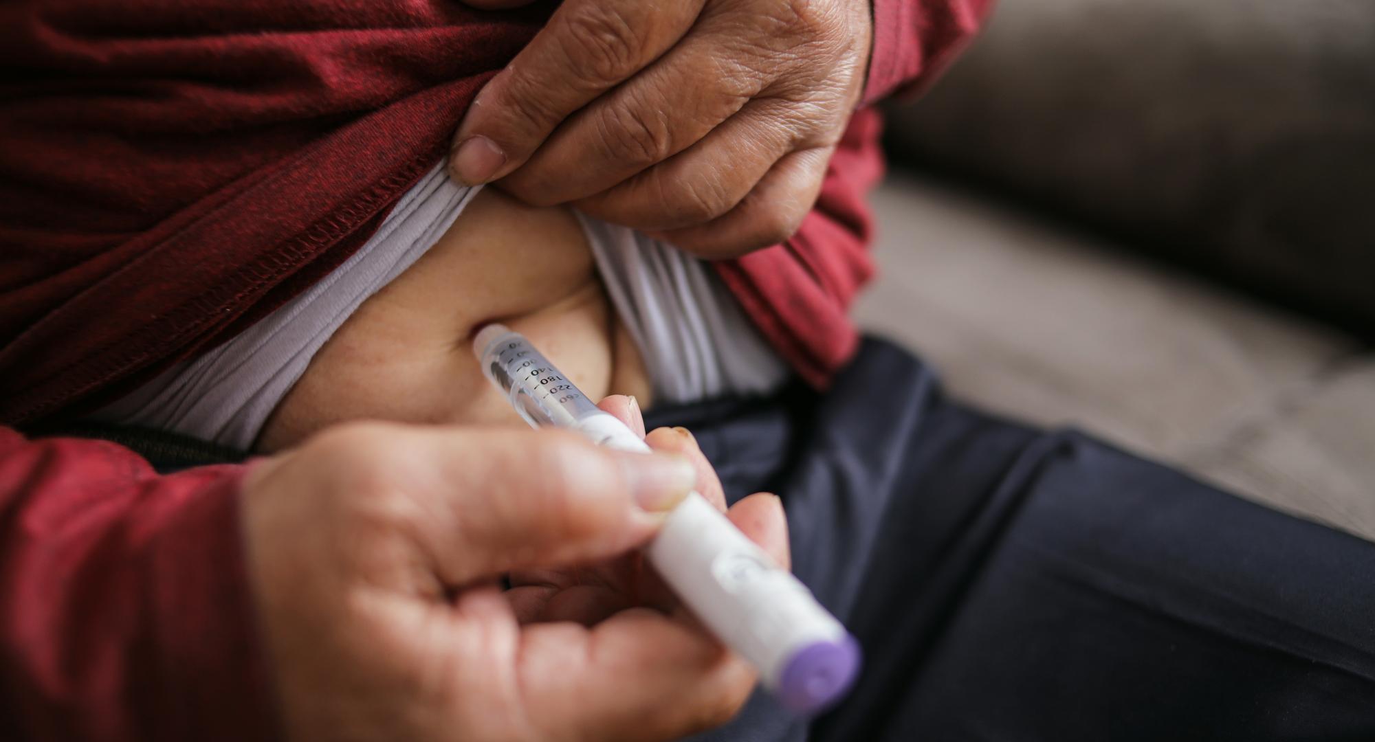 Man injecting with insulin